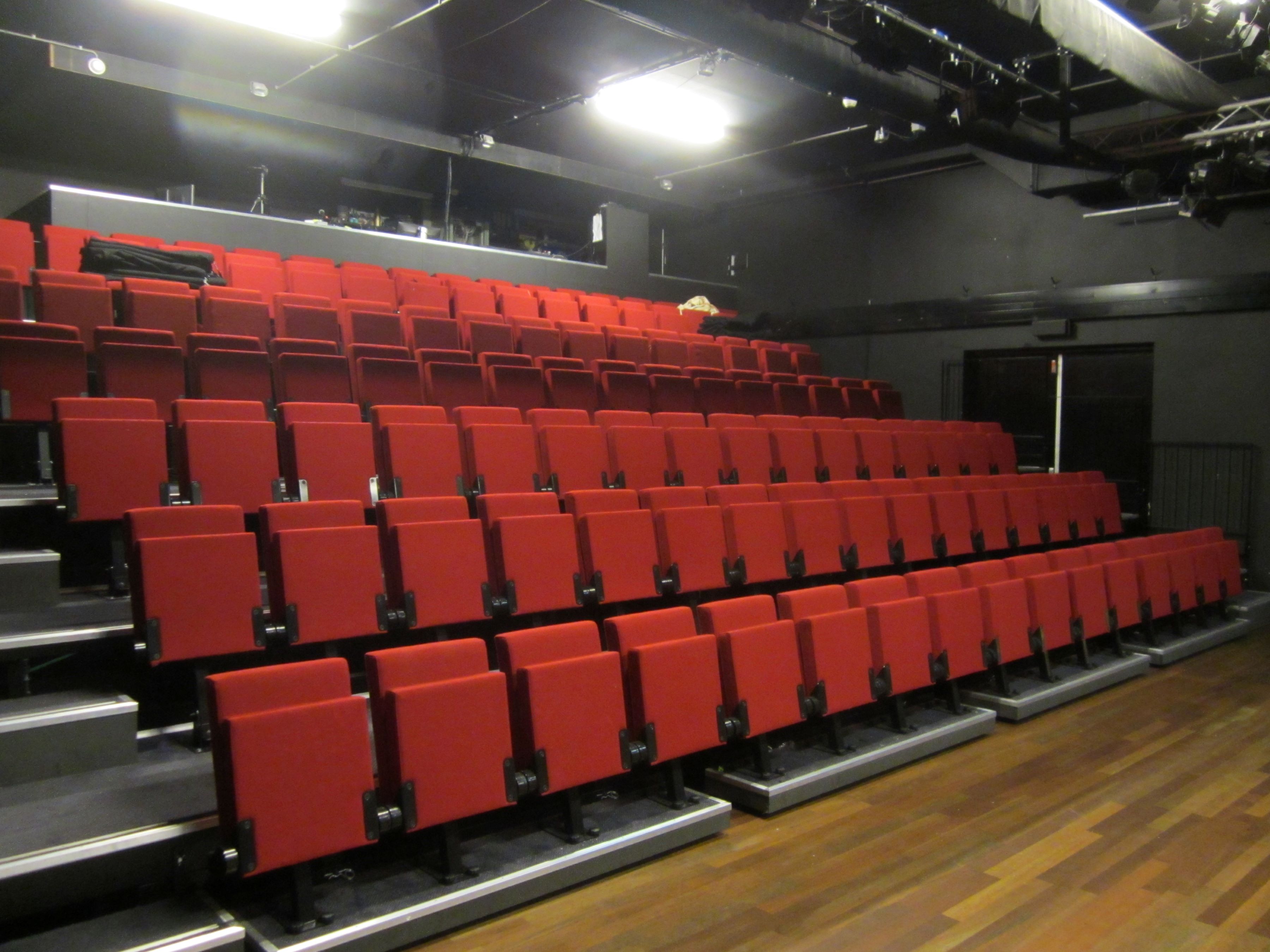 Mobiele telescopische tribune | Jeuegdtheater Rabarber | COS Tribune