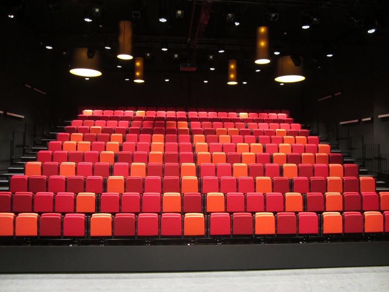 Telescopische tribune | Theater Het Klavier Kaatsheuvel | COS Tribune